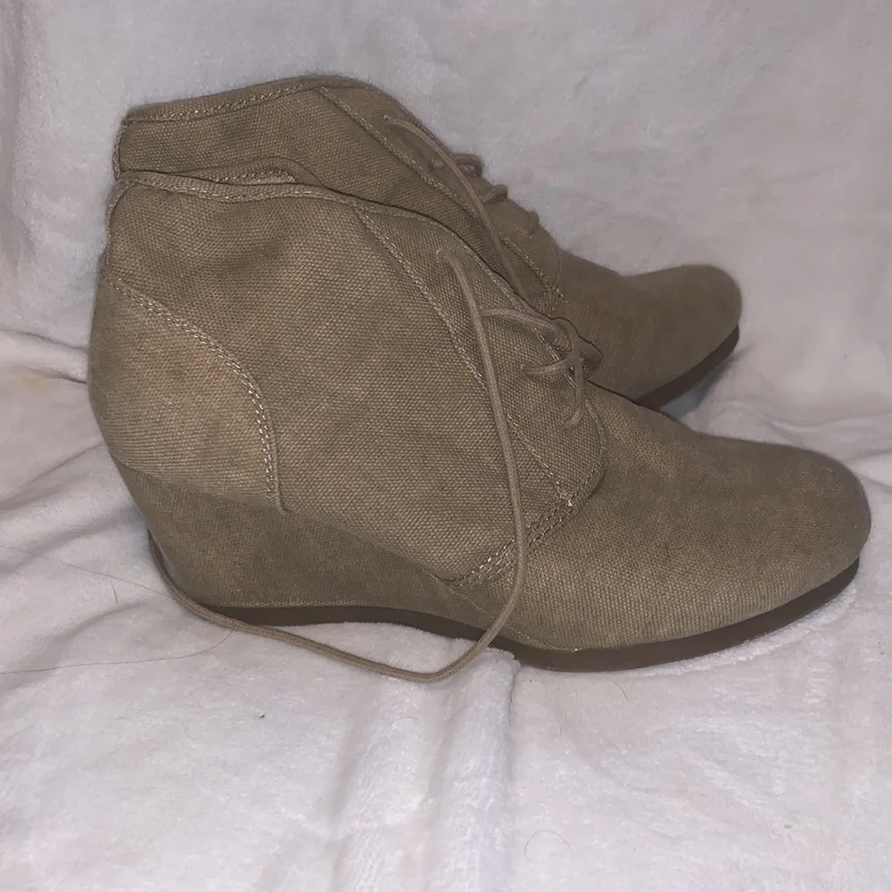 American eagle wedge boots